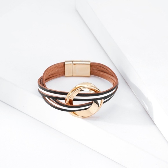 Bohemian layered leather bracelet - Picture 2 of 11